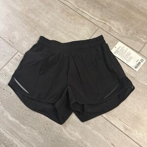 Lululemon hotty hot LR short 4” Lined Black